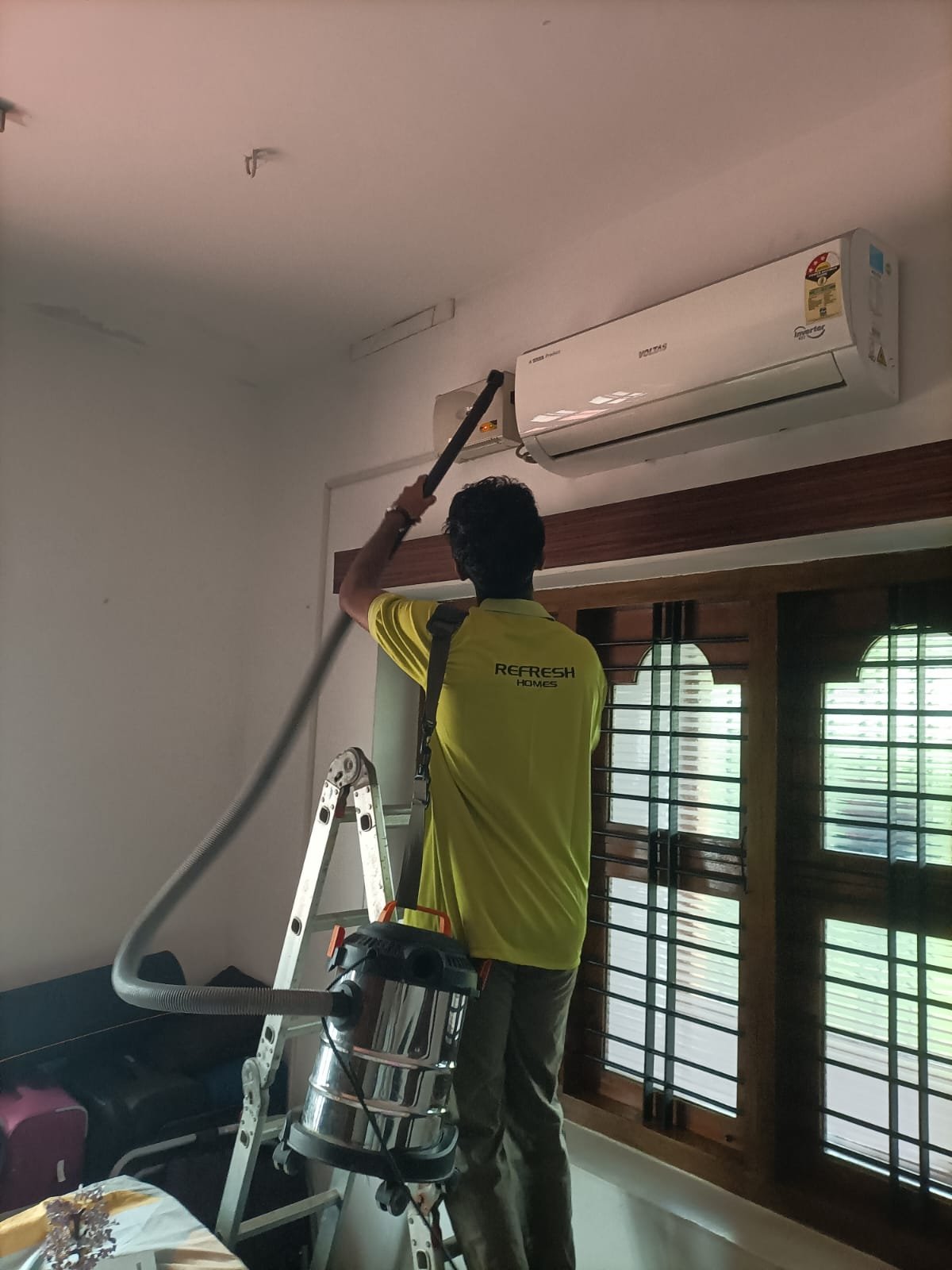Post-construction deep floor cleaning