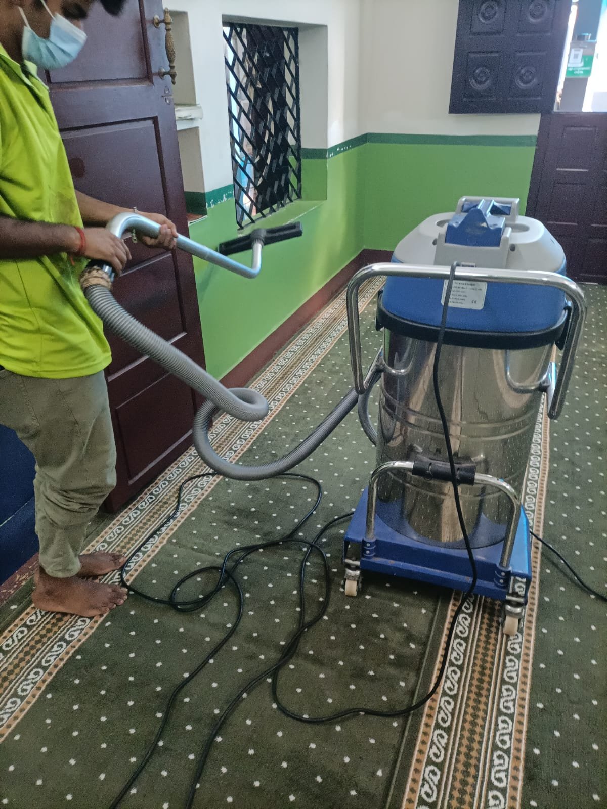 Post-construction deep floor cleaning